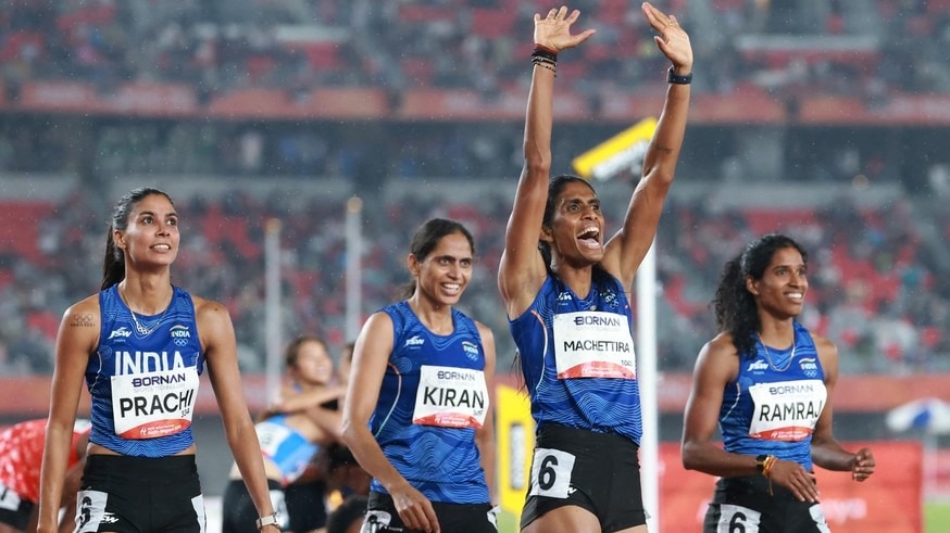 महिला 4x400 मीटर रिले में कमाल. (Photo, AFP)