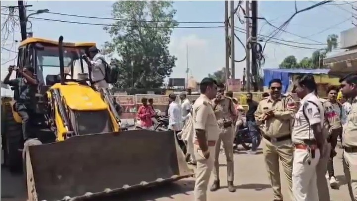 महाकाल मंदिर के मुख्य द्वार से महाकाल घाटी तक रोड चौड़ीकरण का काम शुरू हो गया है. (Photo-ITG)
