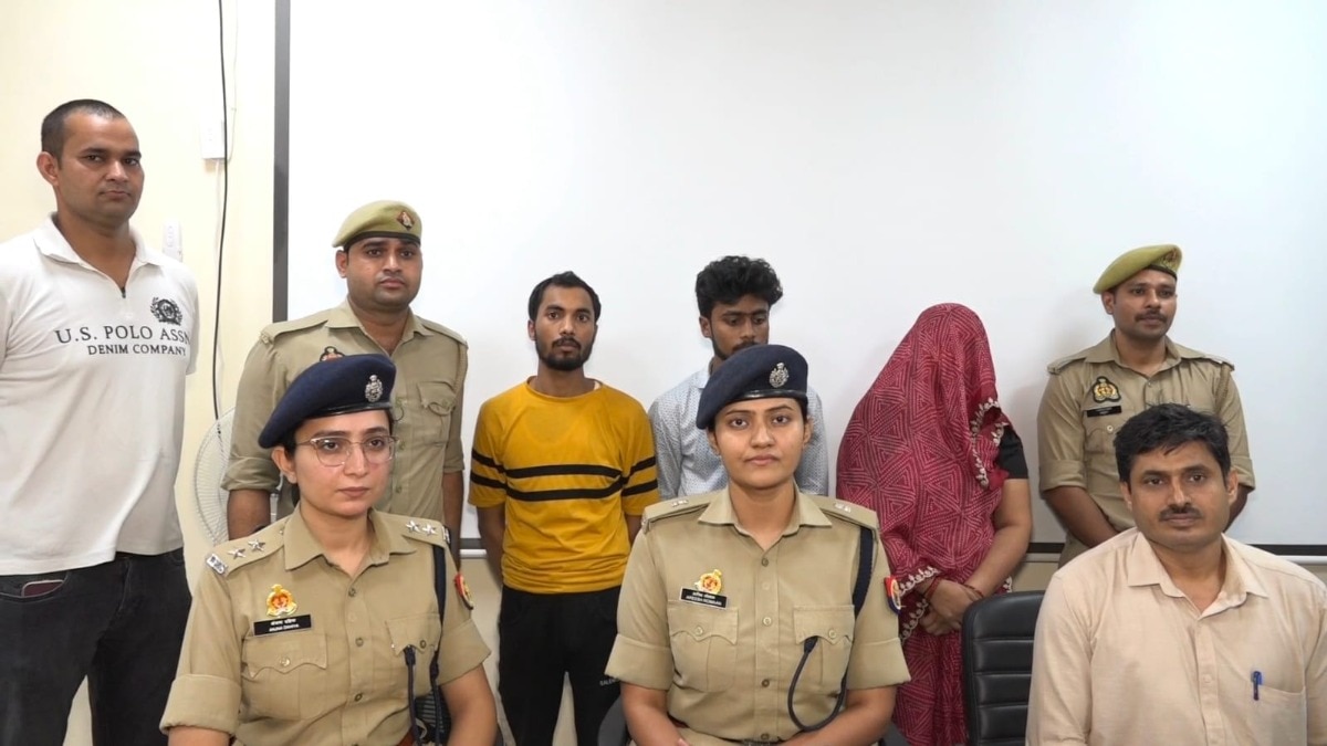 कानपुर पुलिस की गिरफ्त में साइबर ठग (Photo- ITG) 
