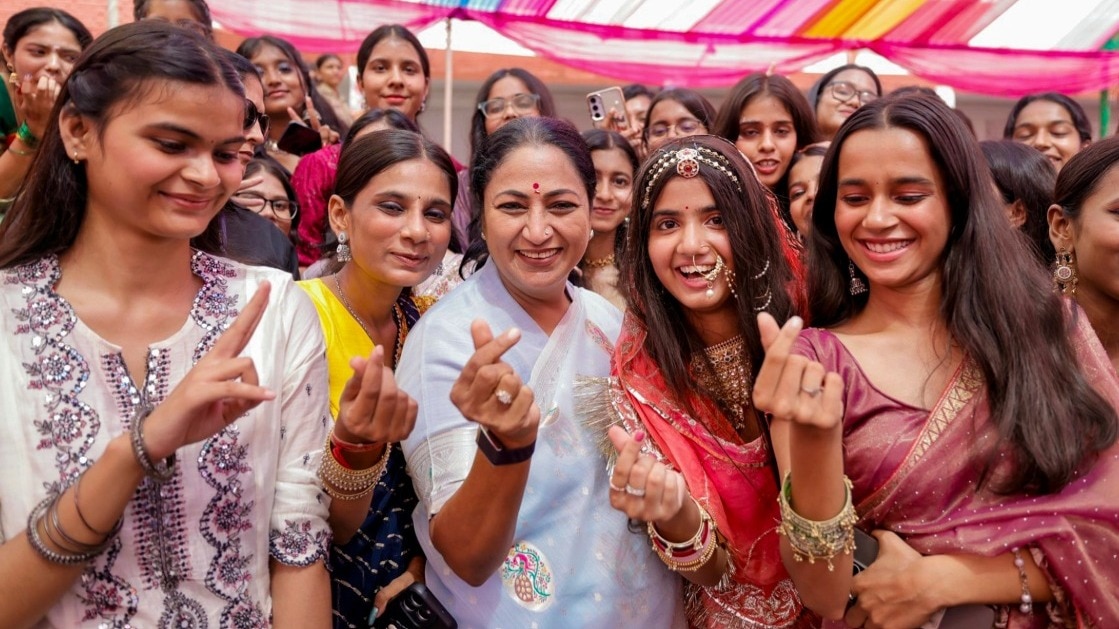रेखा गुप्ता ने कहा कि सारी पाबंदियां महिलाएं के लिए क्यों होती हैं. (Photo: PTI)