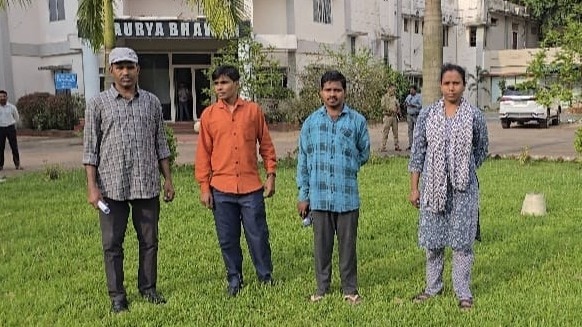 आत्मसमर्पण कर चुके नक्सलियों ने पास की 10वीं परीक्षा (Photo: ITG)