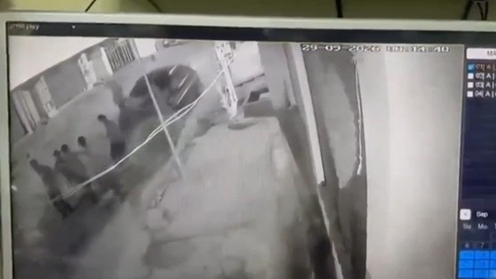 दो लोग गिरफ्तार.(Photo: Screengrab)