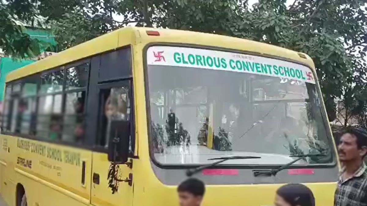 रास्ते से कार हटाने को लेकर हुआ था विवाद. (Photo: Screengrab)