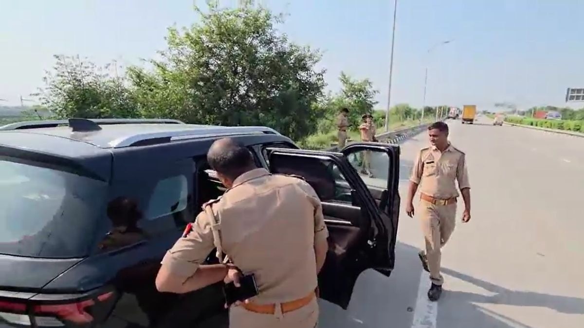 मौत की वजह तलाशने में जुटी पुलिस. (Photo: Screengrab)