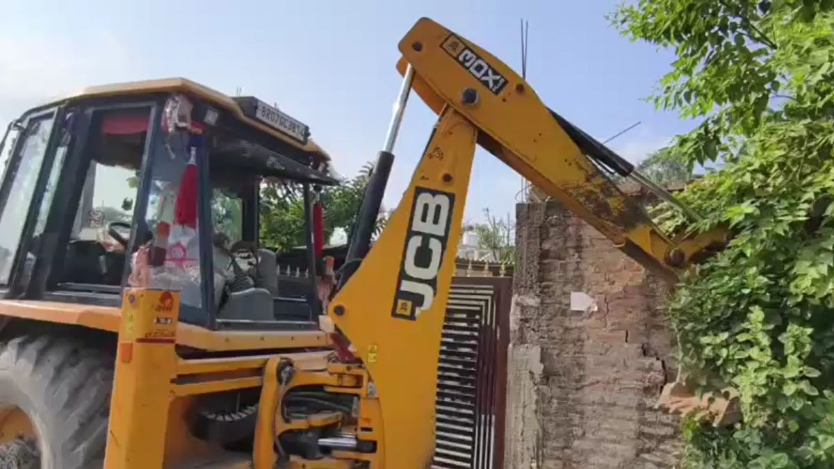 प्रशासन ने कहा- तीन नोटिस के बाद हुई कार्रवाई. (Photo: Screengrab)