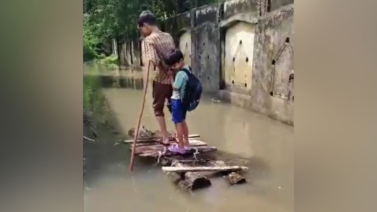 इस तरह खतरा उठाकर स्कूल पहुंचते हैं बच्चे. (Photo: Screengrab)
