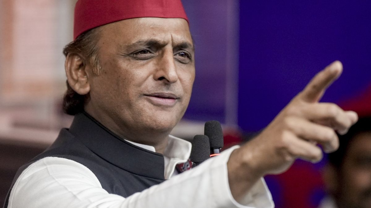 पत्रकारों को मिलेगी बुलेप्रूफ जैकेट, अखिलेश का ऐलान. (photo: PTI)