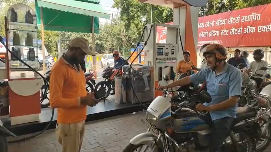 Emission certificate (PUCC) checks started at Noida before refueling; many drivers were unaware of the new rules