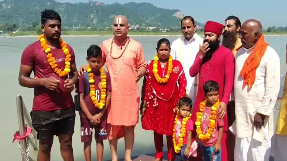Pilibitdan oila Haridvarda Ganga obadida hindolikka oʻtishni qabul qildi