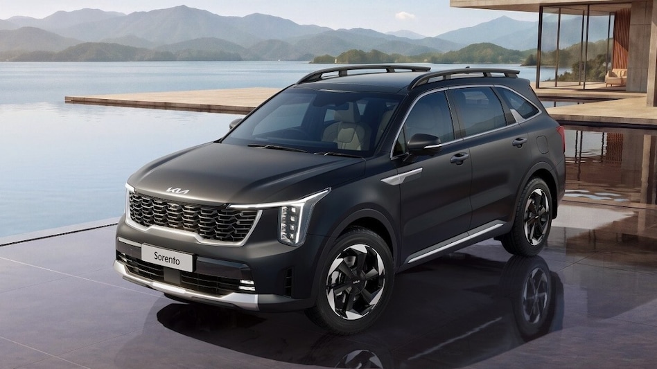 Kia introduced the Sorento SUV with hybrid and diesel engines, comparing fuel consumption with competitors