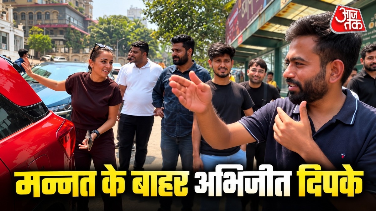 मन्नत के बाहर अभिजीत दिपके (Photo: Instagram/abhijeetdipke)