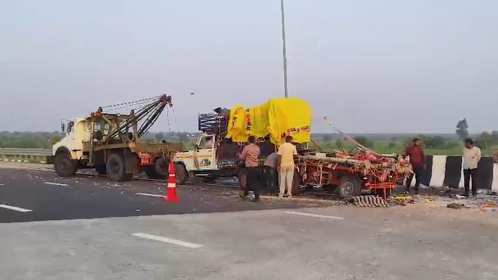 Amravati horrific truck-tempo collision on Samruddhi Mahamarg, many died