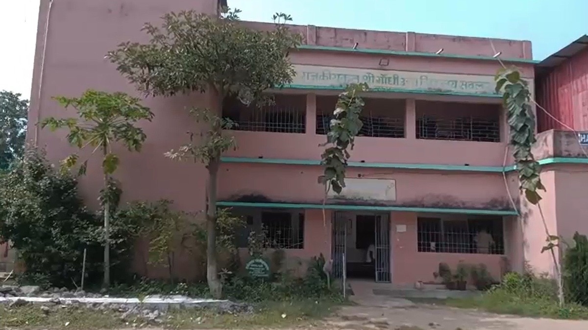 हेडमास्टर के खिलाफ POCSO एक्ट समेत अन्य धाराओं में केस दर्ज. (Photo: Screengrab)