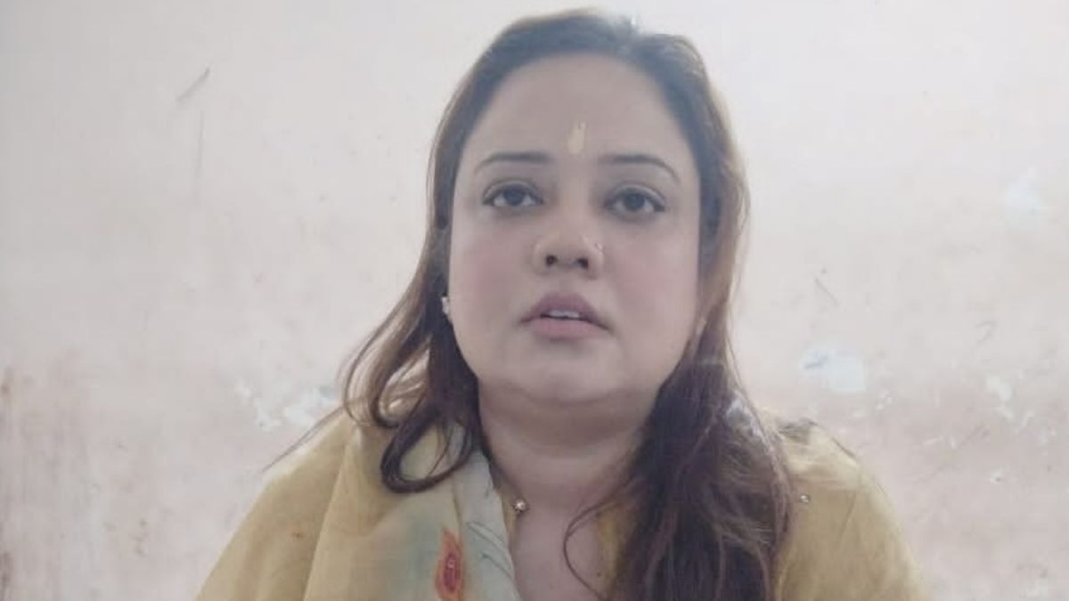 PMO अधिकारी बनकर बंगाल सचिवालय पहुंची महिला, मंत्री को हुआ शक और फिर...