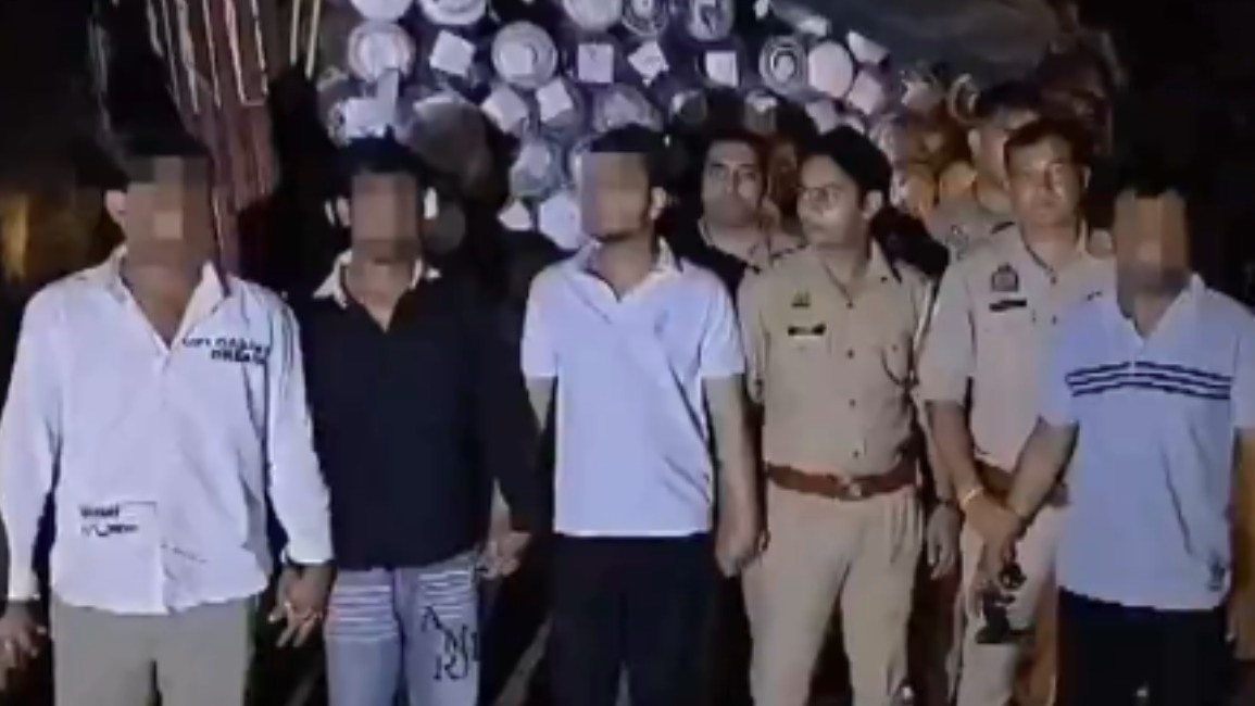  बदमाशों से मुठभेड़ के बाद पुलिस ने पैर में गोली मारी (Photo-ANI)
