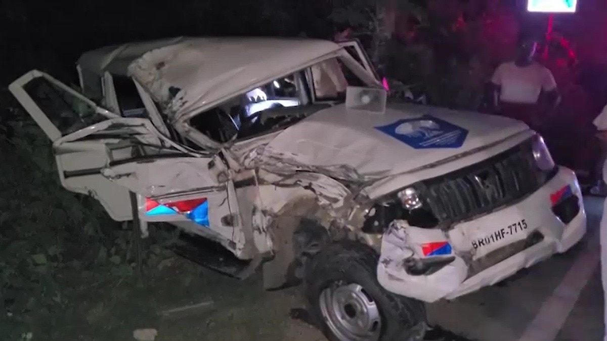 lakhisarai Truck rams into police vehicle heading for raid