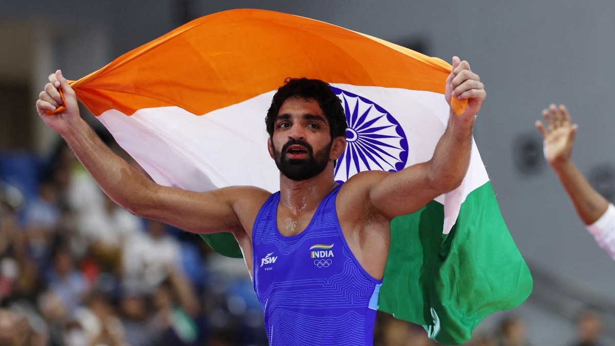 10 की उम्र में मां को खोया, एक साल बाद पिता नहीं रहे... अब एशियन गेम्स में जीता GOLD, कहानी रेसलर अमन सहरावत की
