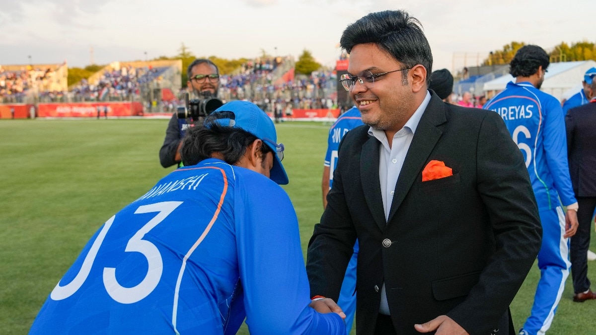 एशियन गेम्स का खास मोमेंट, वैभव ने लिया ICC चेयरमैन से आशीर्वाद. (Photo: PTI)