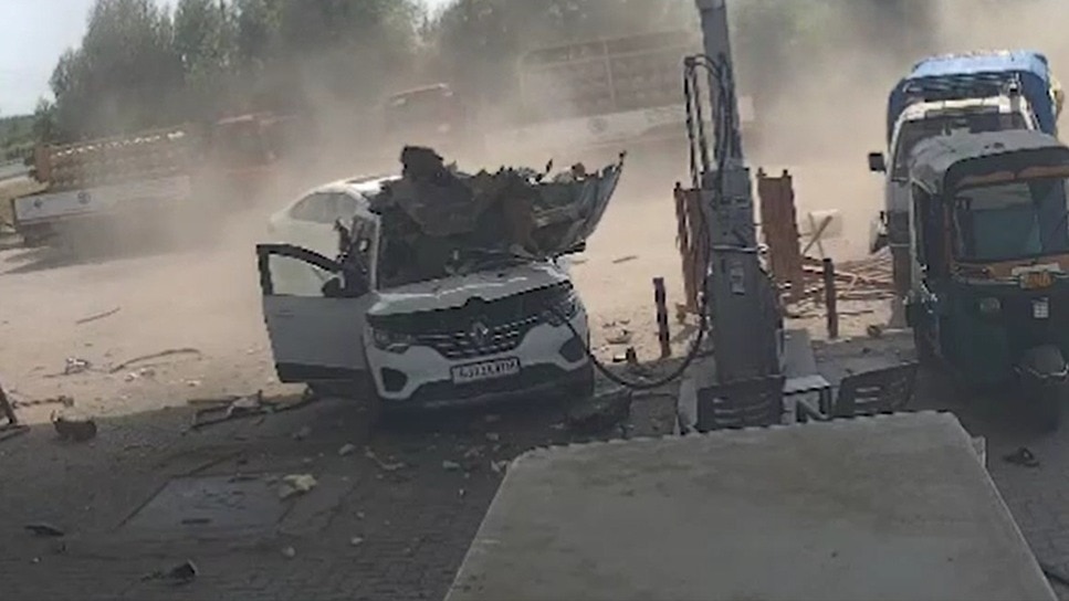 CNG भरते वक्त हुआ धमाका, उड़े कार के परखच्चे, क्यों होते हैं ऐसे हादसे