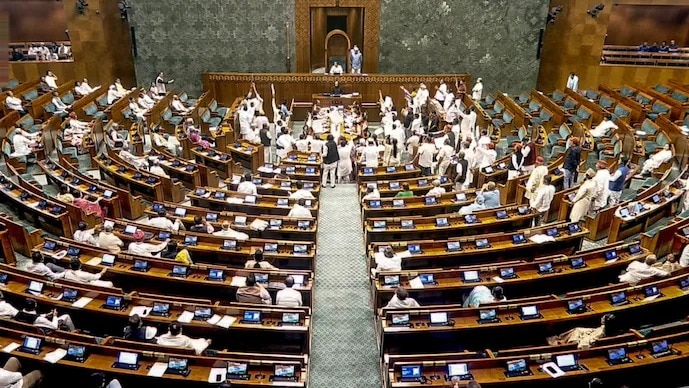 संसदीय समितियों के पुनर्गठन में TMC ने दो प्रमुख समितियों के चेयरमैन पद गंवा दिए हैं. (File Photo-PTI)