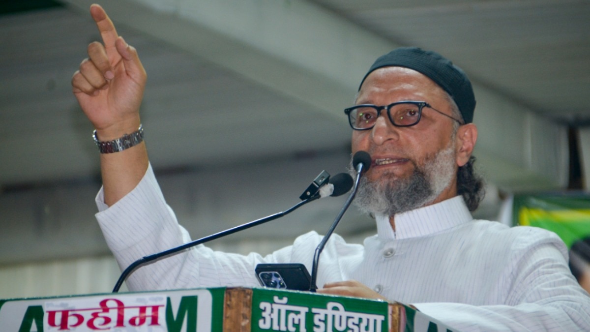 असदुद्दीन ओवैसी ने Form 7 के जरिए वोटर्स के नाम हटाने की कोशिशों को लेकर EC से कार्रवाई की मांग की है. (File Photo-PTI)