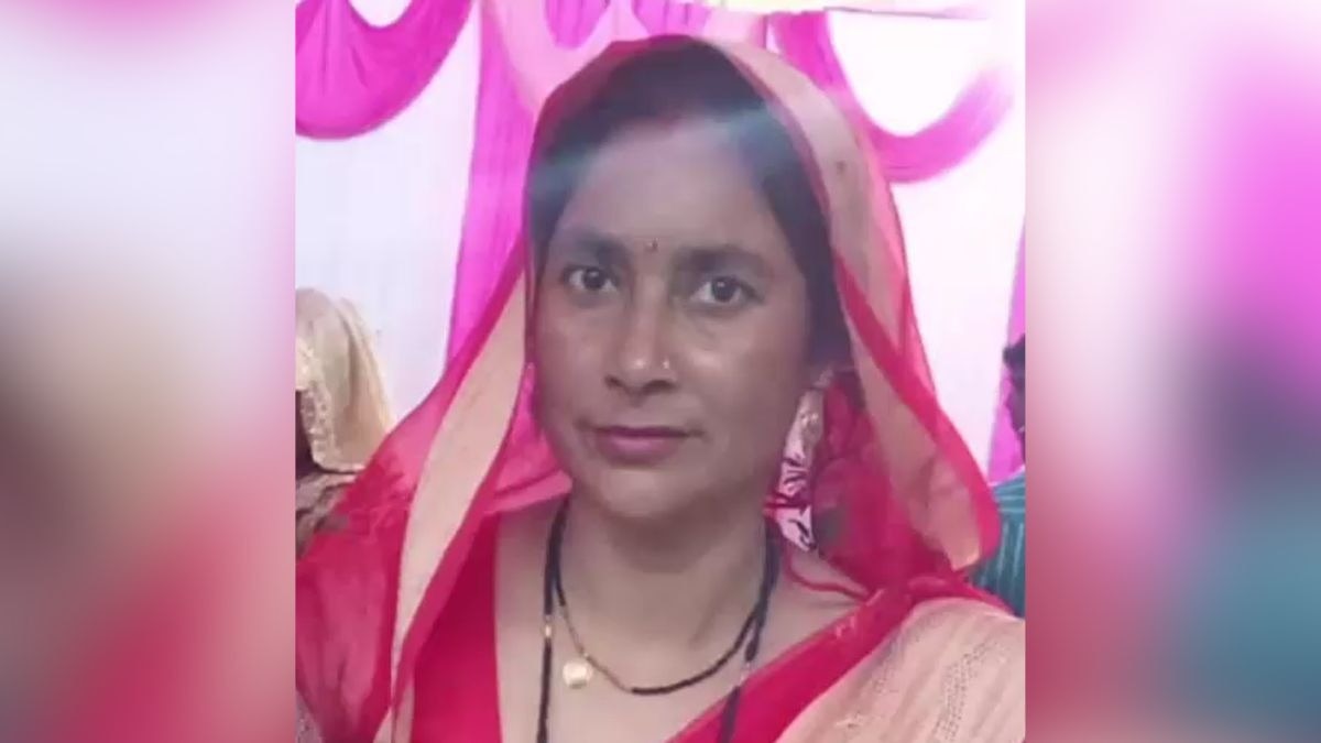 धारदार हथियार से महिला के सिर पर किया हमला. (Photo: Screengrab)