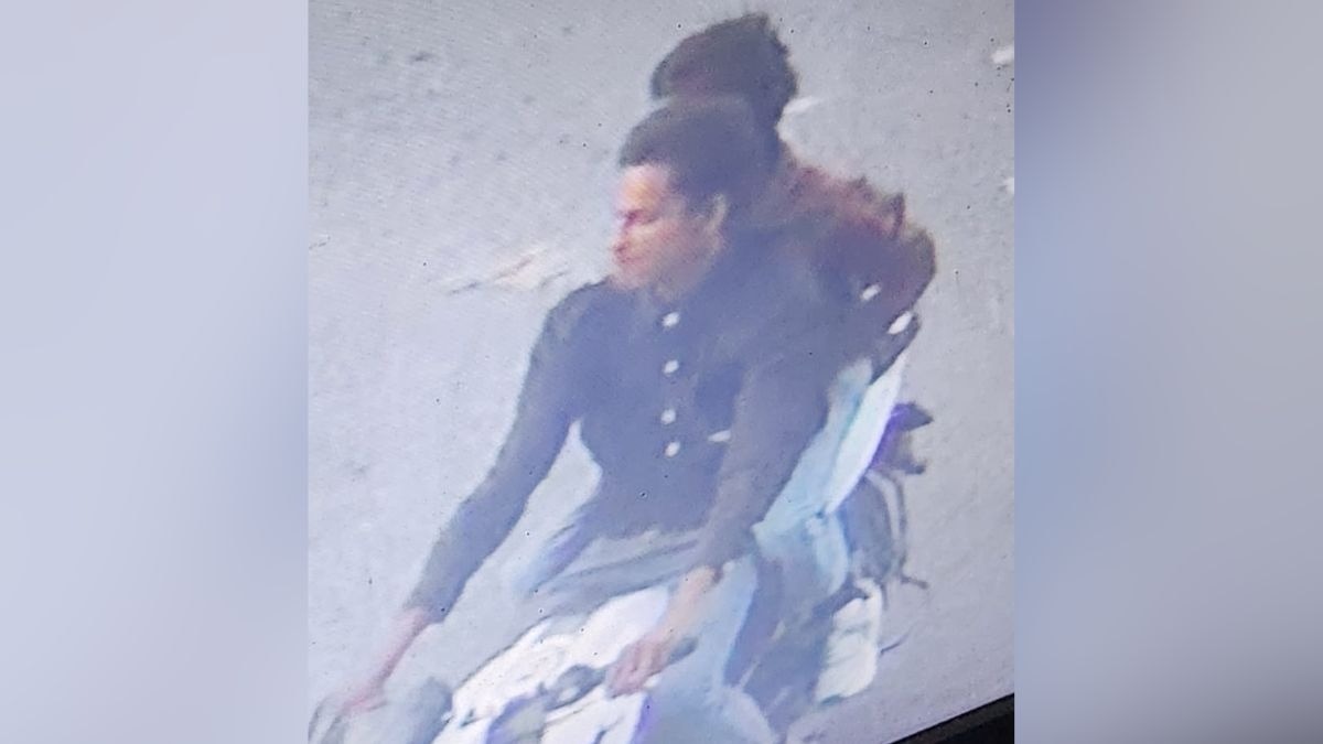 चलती स्कूटी पर मारा था झपट्टा. (Photo: Screengrab)