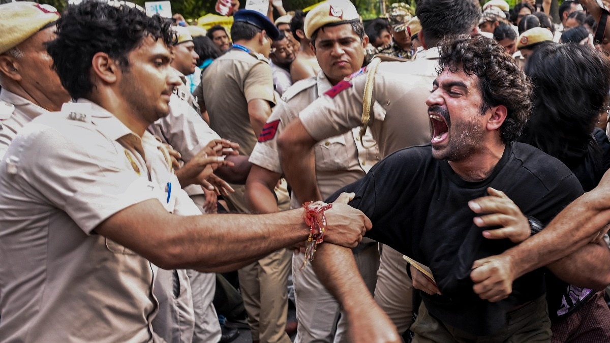 जंतर-मंतर प्रदर्शन में 110 लोग हिरासत में, 15 पुलिसकर्मी घायल.(Photo- PTI)