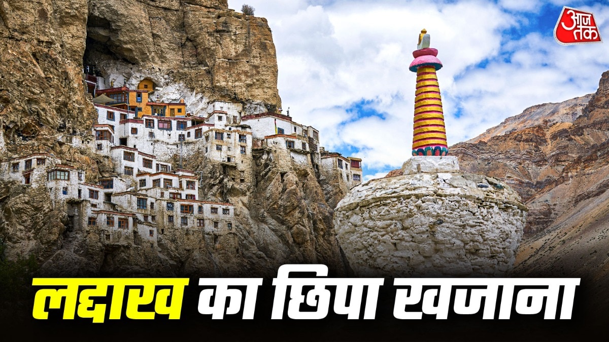 गुफा में बना अनोखा मठ (Photo- ITG)