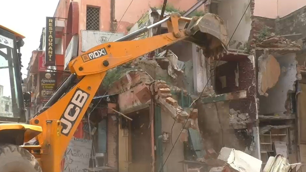 Bulldozer Action Completes Muslim-Majority Dalmundi Demolition; Vishwanath Temple Pathway to Finish