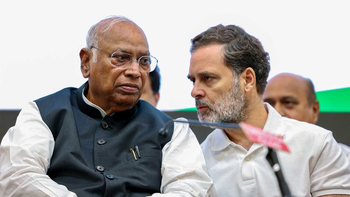 विपक्ष कल करेगा चुनाव आयोग का घेराव, रणनीति को लेकर कांग्रेस की महाबैठक