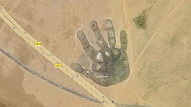 गूगल पर चीन के मैप में दिखा ये विशालकाय पंजा (Photo - Google map)