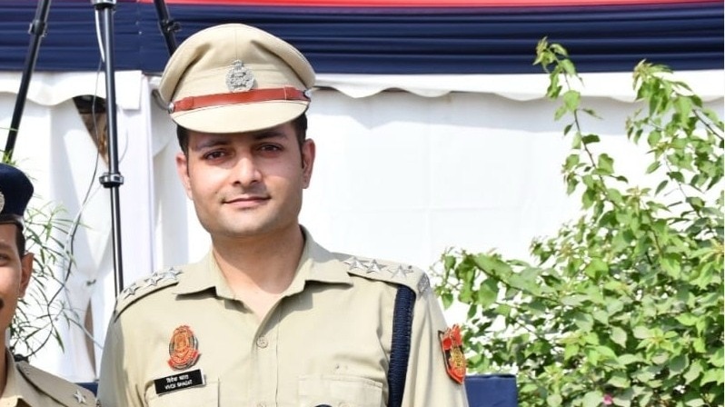 ADCP विवेक भगत का AI से आपत्तिजनक पोस्टर बनाने के मामले में एक गिरफ्तार. (linkedin/vivek bhagat)