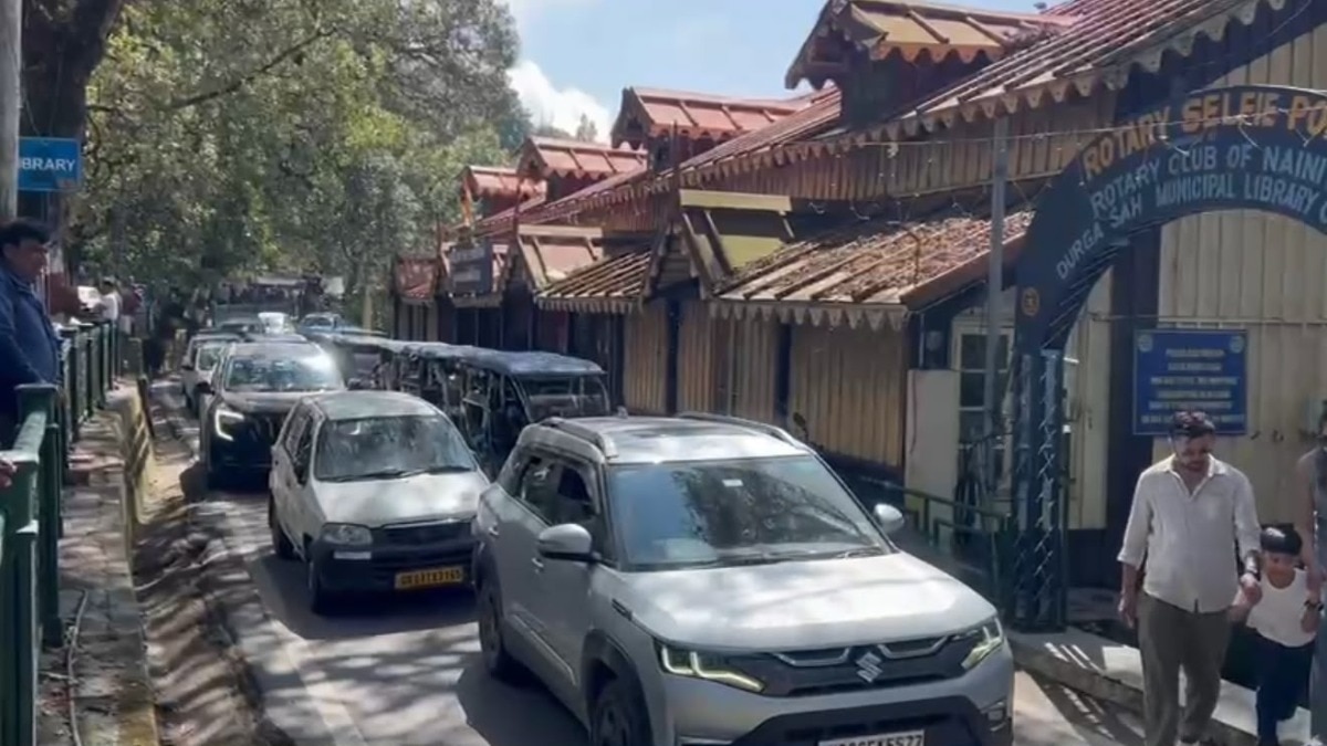 उत्तराखंड में वीकेंड पर हैवी ट्रैफिक जाम (Photo- ITG) 