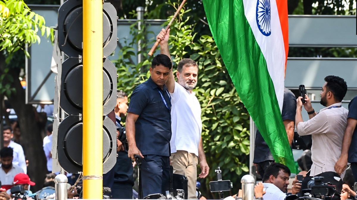 राहुल गांधी आकाशवाणी भवन के गेट पर रोके गए (Photo: ITG)