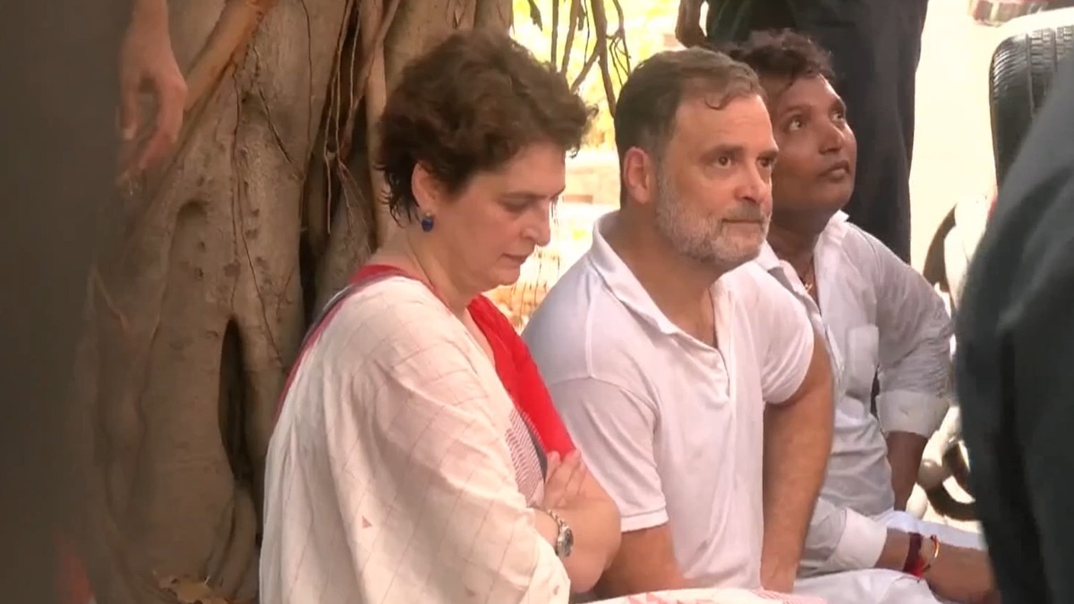 राहुल गांधी आकाशवाणी भवन के गेट पर रोके गए (Photo: X)
