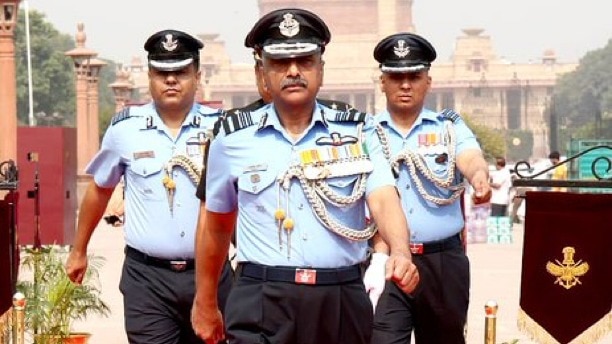 जानिए कौन हैं नए IAF चीफ आशुतोष दीक्षित (File Photo: CIDS प्रमुख की जिम्मेदारी लेने के दौरान की तस्वीर)