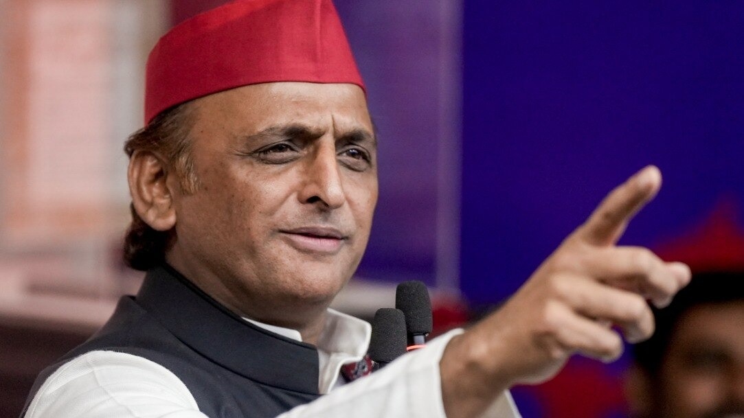 अखिलेश यादव ने चुनाव आयोग पर सवाल उठाए.([File Photo)