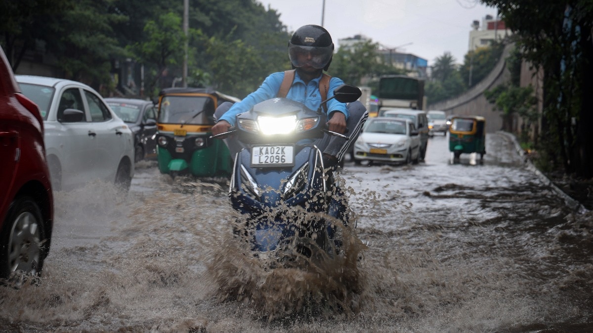 Delhi road facing waterlogging after rain