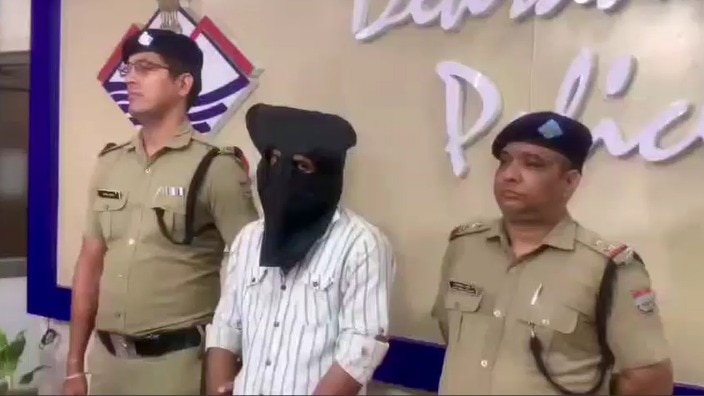 पुलिस ने आरोपी प्लंबर को गिरफ्तार कर लिया है. (Photo-ITG)