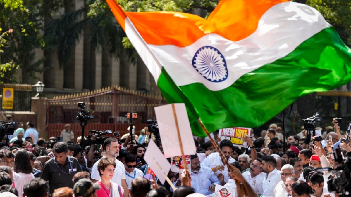 विपक्षी दल आज चुनाव आयोग के दफ्तर के बाहर विरोध प्रदर्शन करेंगे. (File Photo-PTI)