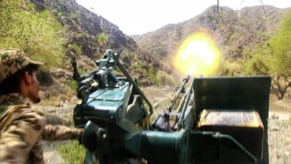 ताजा हमले में अदन एयरपोर्ट पर दो मिसाइलों दागी गईं (X/@Yemenarmyeng)
