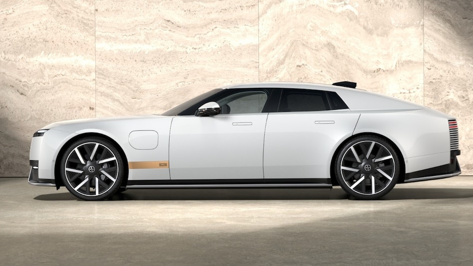 Jaguar 720 km quvvat sarfi va tez zaryadlash bilan Type-01 elektr avtomobilini taqdim etdi