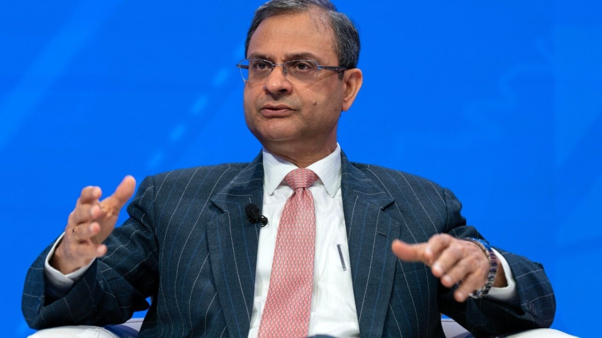 अचानक ऐसा क्या हुआ, संजय मल्होत्रा बोले- अब RBI का कैलिब्रेटेड टाइटनिंग रुख... क्या है इसका मतलब?