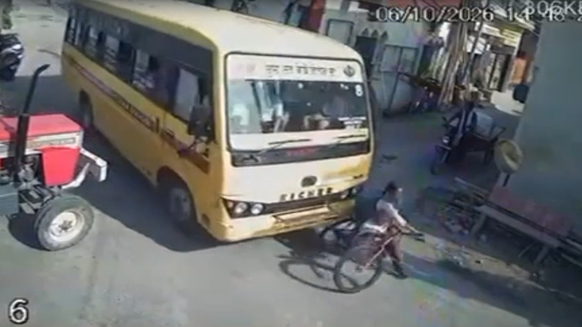 बस ने स्कूली छात्रा को कुचला. (Photo: Screengrab)
