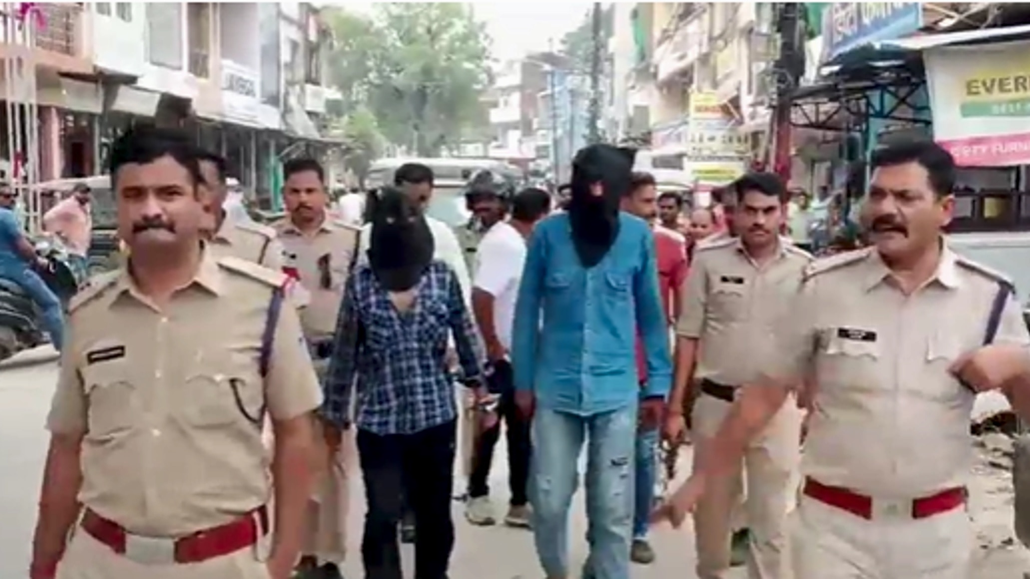 8 दिन बाद पकड़े गए आरोपी.(Photo: Screengrab)