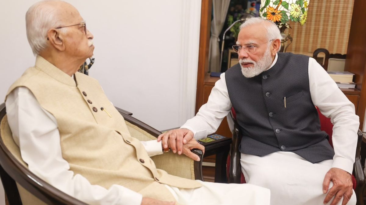 pm modi meets lk advani
