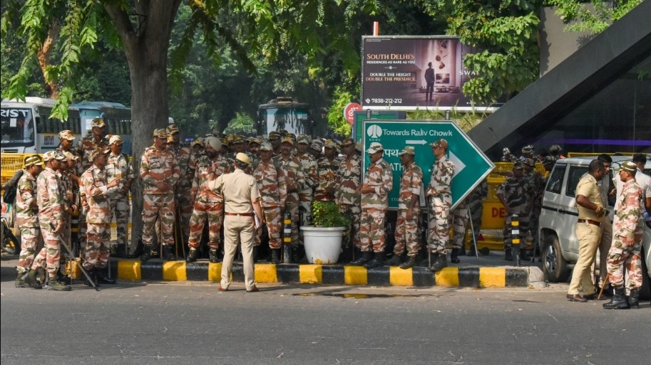 'आप पूरा ट्रांसपोर्ट बंद नहीं कर सकते, आवाजाही न रुके', पाबंदियों पर सरकार को SC के निर्देश