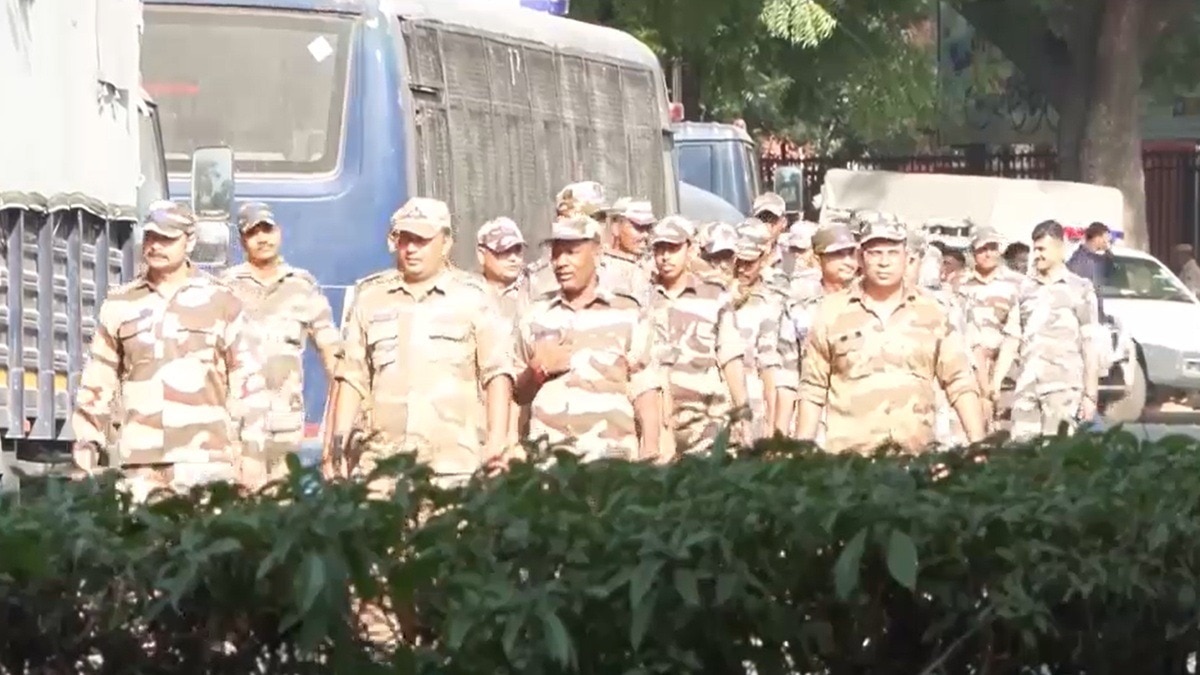 रात 9 बजे दिल्ली के बॉर्डर सील करने की तैयारी. (Photo: Screengrab)