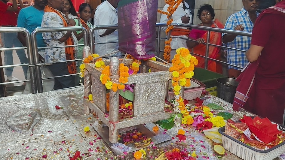 Deity in a Cradle Revered at Maa Alop Shankari Temple in Prayagraj, Pilgrims Gather During Navaratri